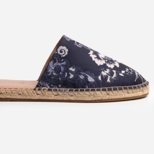 NEW Johnny Was Navy Floral Espadrilles SIz 9.5